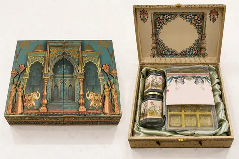 Royal Palace Gate Suite with 2 Jars and 6-Cavity Tray