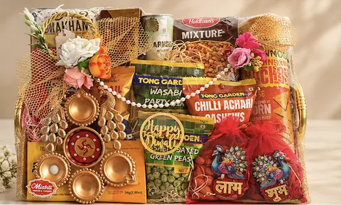 Curated Classic Hamper Edit 1